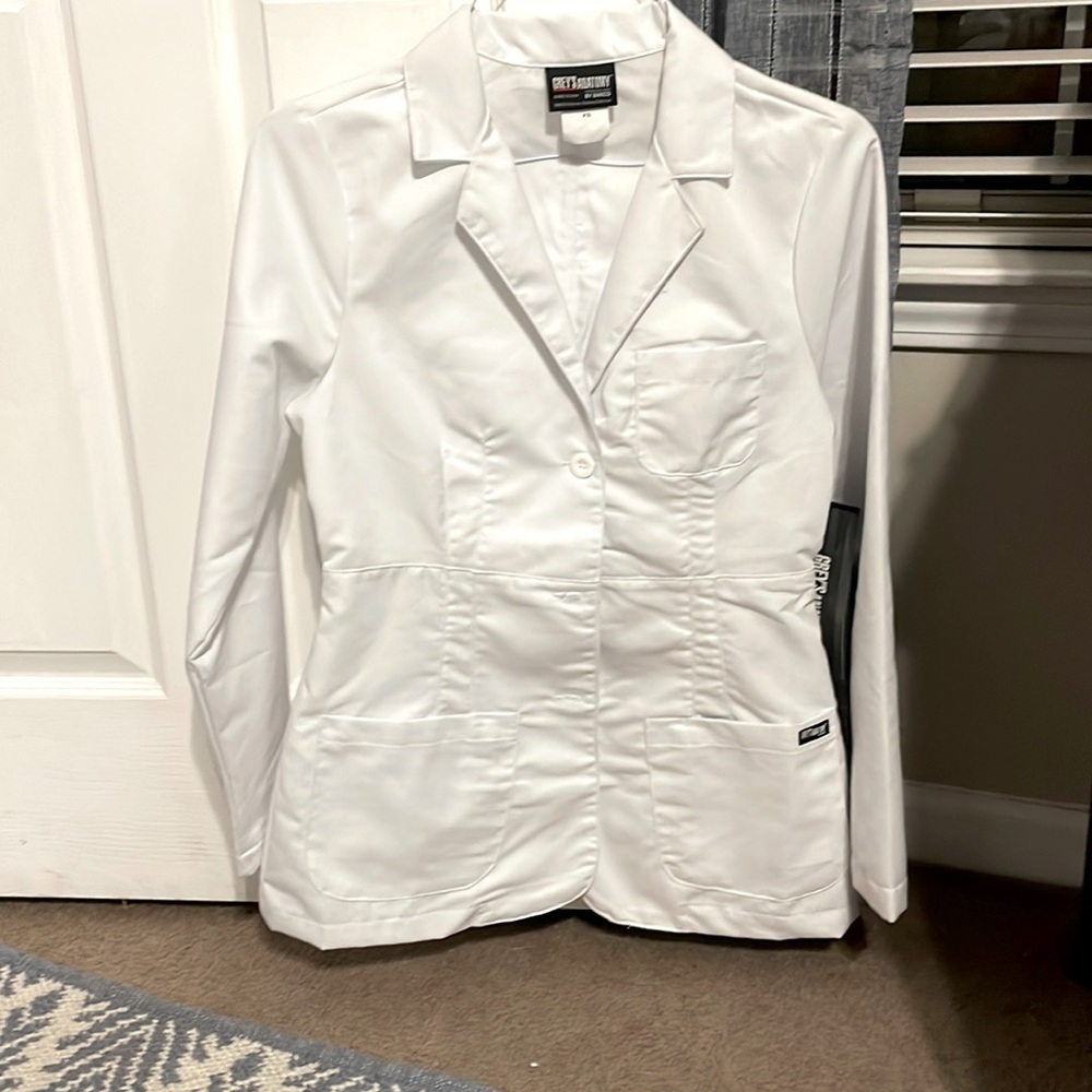 Greys Anatomy 28” white Lab coat NWT